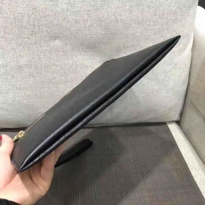 G*u*i bags 1917m0063