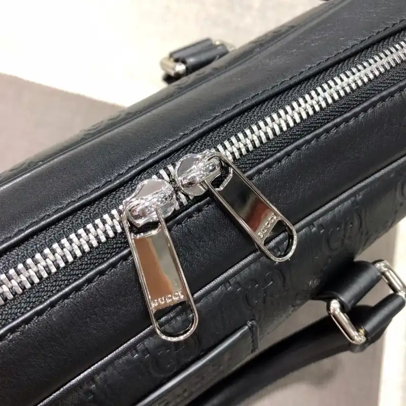 G*u*i bags 1917m0067