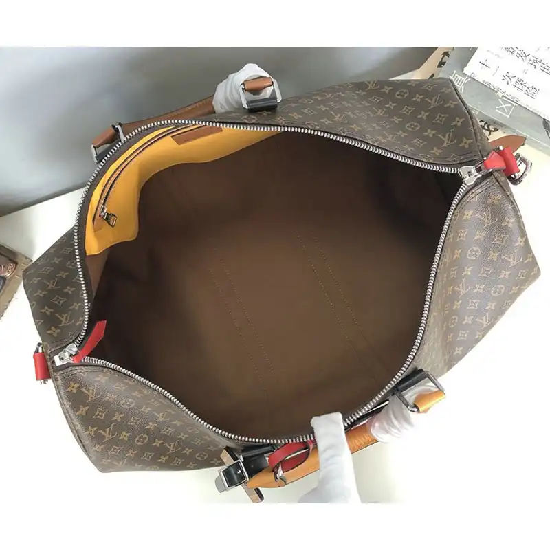 LV Bags 2010B570038
