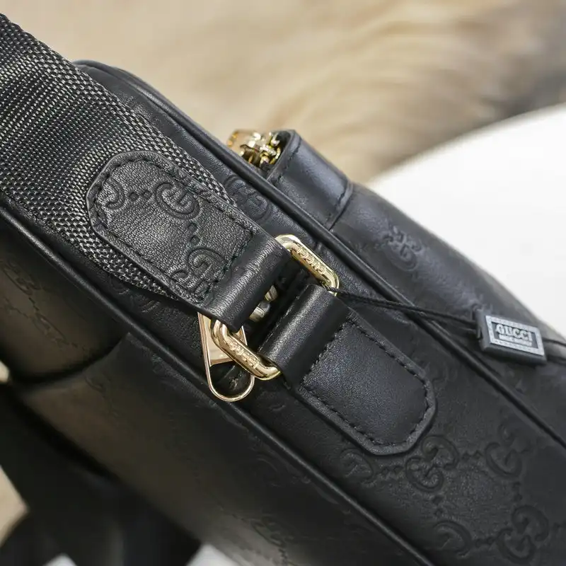 G*u*i s bags 2110yz0022