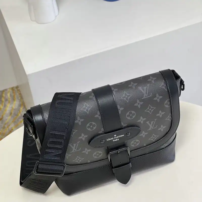 LV Bag 2204YA0008