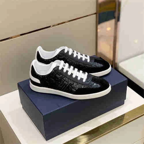 Sleek DR Sneaker 1147