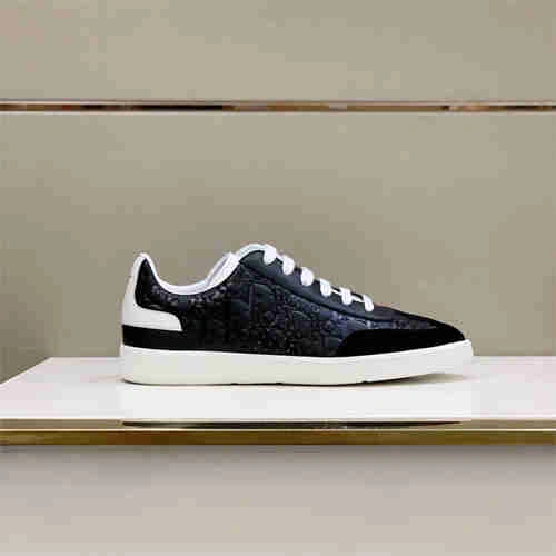 Sleek DR Sneaker 1147