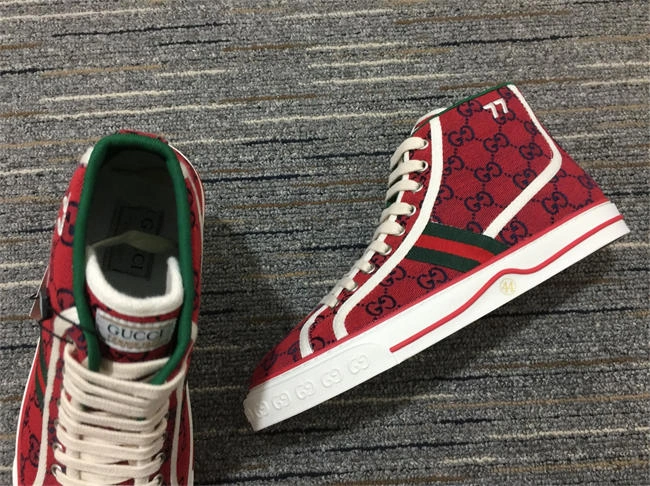 G*u*i high top sneaker snug 208