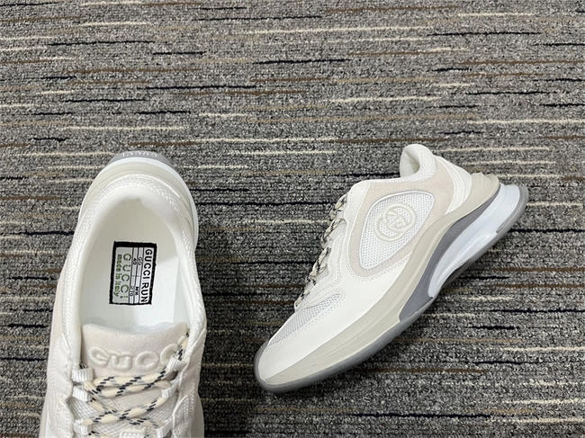 vibrant G*u*i runners 90