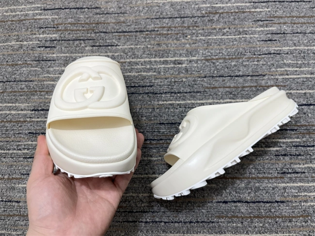 G*u*i slide snug 400