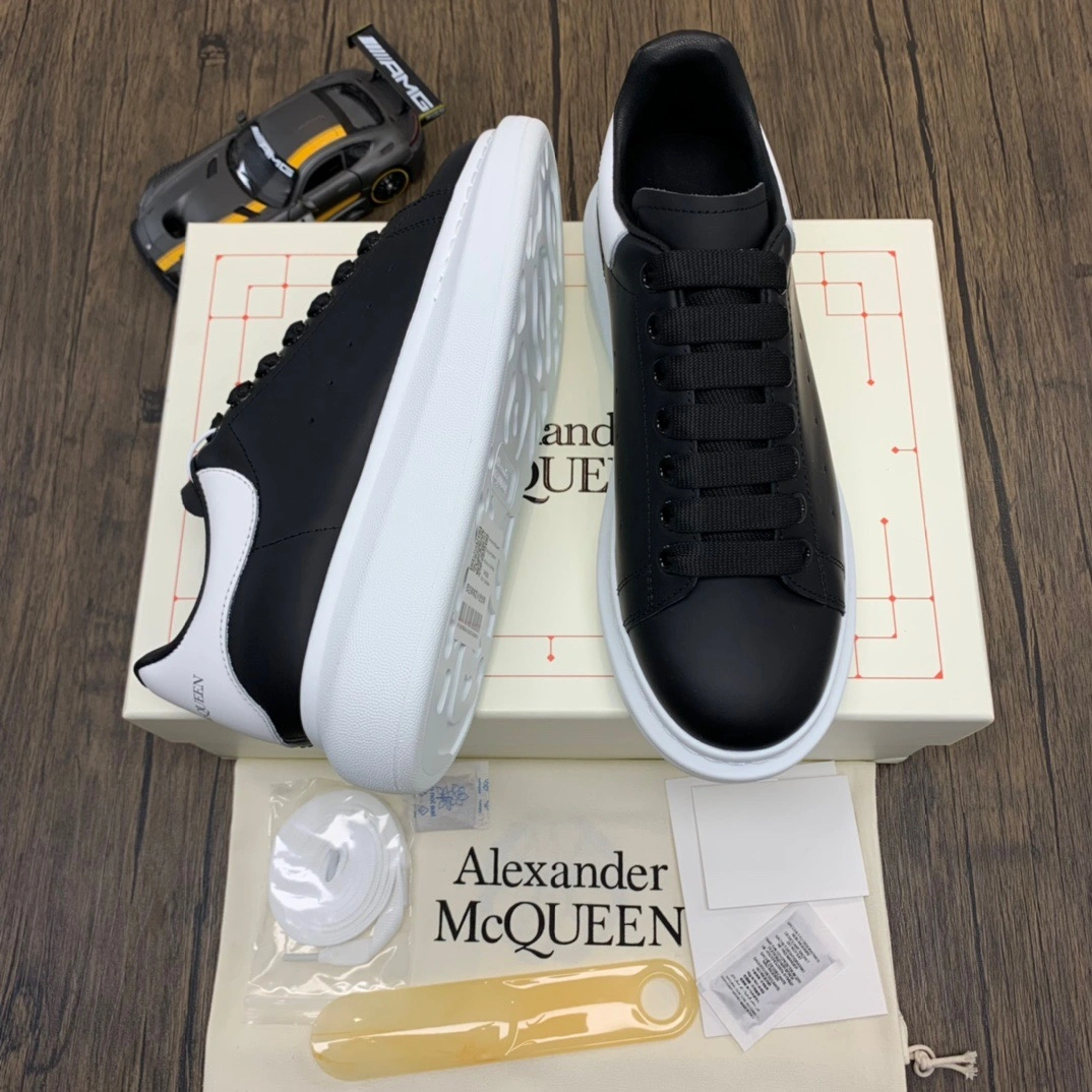 Contemporary McQuen Black White 553680WHGP 2490