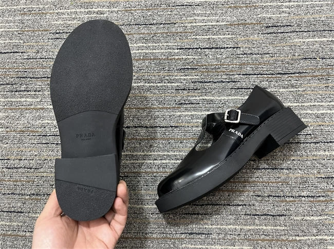 EyeCatching Prada Loafer Women 3339